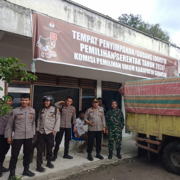 Personel Polres Samosir dan jajaran Polsek berkomitmen untuk memastikan pelaksanaan Pemilihan Kepala Daerah (Pilkada) Serentak 2024 di Kabupaten Samosir berlangsung aman dan tertib. Selain itu, pengamanan juga dilakukan dalam berbagai kegiatan masyarakat.