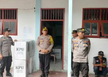Wakil Kepala Operasi (Waka Ops) Res Mantap Praja Toba 2024 Polres Samosir, Kompol ST Panggabean, S.H., melakukan inspeksi mendadak (sidak) ke lokasi Panitia Pemilihan Kecamatan (PPK) Pangururan, Kabupaten Samosir.Senin (02/12/2024).
