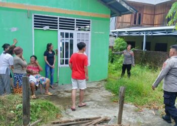 Kepolisian Sektor (Polsek) Mapanget bertindak cepat dalam menangani laporan masyarakat terkait penemuan mayat seorang pria di Perumahan Banua Asri 2, Lingkungan 4, Kelurahan Buha, Kecamatan Mapanget, pada Minggu (2/12/2024) siang.