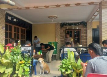 Polsek Tuminting melaksanakan kegiatan Minggu Kasih yang dipimpin oleh Kapolsek Tuminting, Iptu Ronald Varit Sabaja, melalui perwakilannya, Bhabinkamtibmas tiga kelurahan, Aipda F. Elias, Pada Minggu, 2 Desember 2024, pukul 07.30 hingga 08.15 WITA.