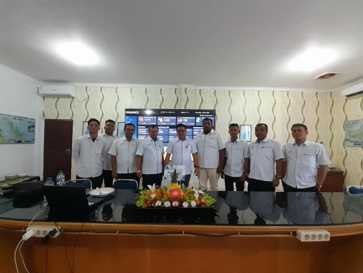 Unit PKS Aek Nabara Selatan dalam hal Ini diikuti oleh Jefri Mardin Lubis (Manajer) , Seno Adhi P (Maskep) beserta jajaran & Serikat Pekerja PKS Aek Nabara Selatan ikut melaksanakan kegiatan zoom tersebut dari pukul 09.00 Wib sampai selesai.