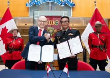 Kadivhubinter Polri, Dr. Krishna Murti, S.I.K., M.Si., dan Director General of International Special Services of the RCMP, Frank William Price menandatangani Memorandum of Understanding (MoU) tentang kerja sama dalam pencegahan dan pemberantasan kejahatan transnasional yang terorganisir dan pengembangan kapasitas di Markas Besar Royal Canadian Mounted Police (RCMP). 3 Desember 2024 waktu setempat.