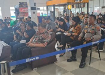 Kapolsek Pelabuhan Polresta Manado, Ipda Rinto Langi, menghadiri kegiatan Launching Digitalisasi Transaksi Jasa Kepelabuhanan di Terminal Penumpang Pelabuhan Manado. Acara ini diselenggarakan oleh PT Pelindo (Persero) Regional 4 Manado dengan tujuan meningkatkan pelayanan publik yang lebih efektif dan efisien, Rabu (4/12/2024).