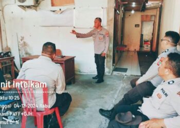 Personel Polsek Tikala melaksanakan kegiatan Anev Mingguan yang dipimpin langsung oleh Kapolsek Tikala, IPTU Herry Apryanto. Kegiatan yang bertempat di Mako Polsek Tikala ini dihadiri oleh 12 personel Polsek Tikala dan membahas beberapa agenda penting, Rabu (6/12/2024).