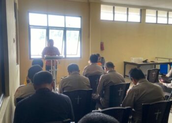 Polresta Manado kembali melaksanakan kegiatan Pembinaan Rohani dan Mental (Binrohtal) secara rutin, Kamis (6/12/2024). Kegiatan ini bertujuan untuk membentuk karakter anggota Polri yang humanis, berintegritas, dan bertanggung jawab dalam menjalankan tugas melayani masyarakat.