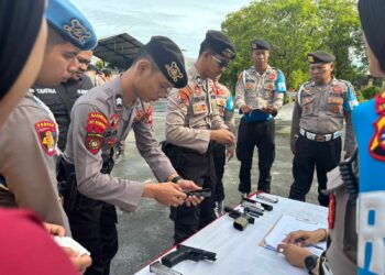 Pemeriksaan dan pengecekan berkala senjata api (senpi) dinas yang dipegang oleh personel Disamapta Polda Kalimantan Tengah (Kalteng) yang dilaksanakan dihalaman kantor Bid Propam Polda Kalimantan Tengah (Kalteng), Jl. Tjilik Riwut, Kota Palangka Raya. Jumat (6/12/2024).