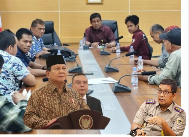 Masyarakat Desa Karya Indah mendatangi Kantor Pertanahan Kabupaten Kampar, jumat (6/12/2024). Perwakilan masyarakat yang diizinkan bertemu dengan Andi Lubis (Kepala BPN Kampar) di ruangannya.