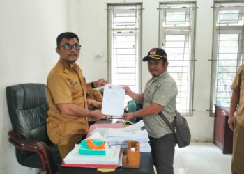 Ketua Tim PKN Nias Barat, Peringatan Gulo menyerahkan dokumen-dokumen legalitas, seperti surat tugas dan surat keputusan dari pimpinan PKN RI. Surat tersebut diterima langsung oleh bagian umum Kesbangpol Kabupaten Nias Barat. Pada hari senin 09/12/2024
