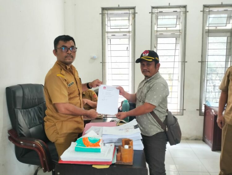 Ketua Tim PKN Nias Barat, Peringatan Gulo menyerahkan dokumen-dokumen legalitas, seperti surat tugas dan surat keputusan dari pimpinan PKN RI. Surat tersebut diterima langsung oleh bagian umum Kesbangpol Kabupaten Nias Barat. Pada hari senin 09/12/2024