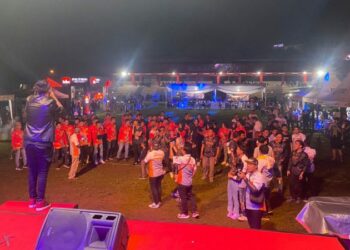Polsek Sario Manado melakukan pengamanan terhadap kegiatan Jambore Regional Yamaha Vixion Club Indonesia (YVCI) Se-Sulawesi yang digelar di Lapangan KONI Sario, Manado. Acara yang berlangsung mulai pukul 15.00 WITA tersebut merupakan kegiatan dua tahunan yang dihadiri oleh anggota klub motor Yamaha Vixion dari berbagai daerah di Sulawesi, Sabtu (9/12/2024).