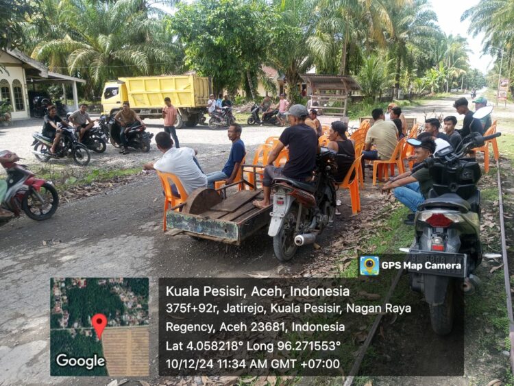 Masyarakat/warga desa Jatirejo (Blok 7) menutup akses jalan menuju PKS PT Socfindo Seunagan di desa kecamatan Kuala pesisir kabupaten Nagan Raya menuntut janji pihak perusahaan memfasilitasi disaat pihak perusahaan memohon kepada Kepala Desa menanda tangani perpanjangan izin HGU pada bulan Februari 2024 sampai sekarang tidak ditepati olah pihak pengurus perusahaan PT Socfindo Seunagan.