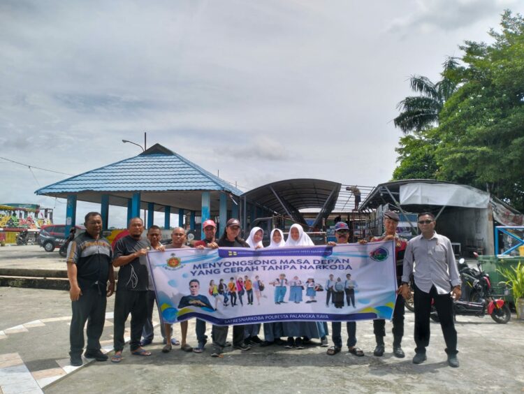 Satuan Reserse Narkoba (Satresnarkoba) Polresta Palangka Raya menggandeng warga di kawasan Pelabuhan Rambang. Kegiatan ini bertujuan meningkatkan kesadaran masyarakat terhadap bahaya narkoba serta memperkuat sinergi dalam memberantas peredaran narkotika.