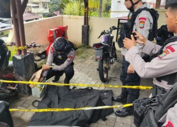 Tim Gegana Jihandak Polda Sulut berhasil melaksanakan kegiatan disposal terhadap satu buah mortir yang ditemukan oleh warga Desa Warembungan, Kecamatan Pineleng, Kabupaten Minahasa. Kegiatan pemusnahan mortir ini berlangsung di lahan perkebunan Desa Pineleng Dua Jaga IV, Kecamatan Pineleng, pada pukul 10.30 WITA, Selasa (10/12/2024).