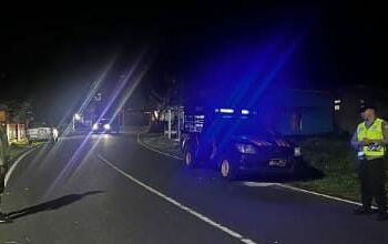 Polsek Wori Polresta Manado melaksanakan kegiatan Siaga Lampu Biru (Silau Mata) di sejumlah titik keramaian kota Manado pada Sabtu malam. Kegiatan ini bertujuan untuk mengantisipasi potensi gangguan kamtibcar dan kamtibmas di wilayah hukum Polsek Wori, Selasa (9/12/2024) malam.