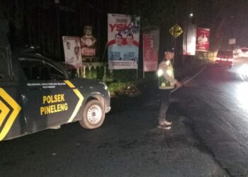 Polsek Rural Pineleng di bawah naungan Polresta Manado terus menunjukkan komitmennya dalam menjaga keamanan dan ketertiban masyarakat (kamtibmas). Salah satu langkah nyata yang dilakukan adalah dengan melaksanakan program unggulan Polresta Manado, yaitu “SILAU MATA” ( Siaga lampu biru di keramian kota), Minggu (10/12/2024),