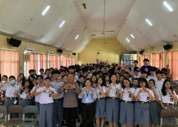 Sat Binmas Polresta Manado menggelar Focus Group Discussion (FGD) bertema “Stop Aksi Bullying” di Auditorium Lt. 3 SMA Kr. Eben Heazer Manado pada Senin, 9 Desember 2024. Kegiatan ini bertujuan untuk meningkatkan kesadaran siswa mengenai bahaya bullying serta pentingnya menciptakan lingkungan sekolah yang aman dan nyaman, Senin (10/12/2024).