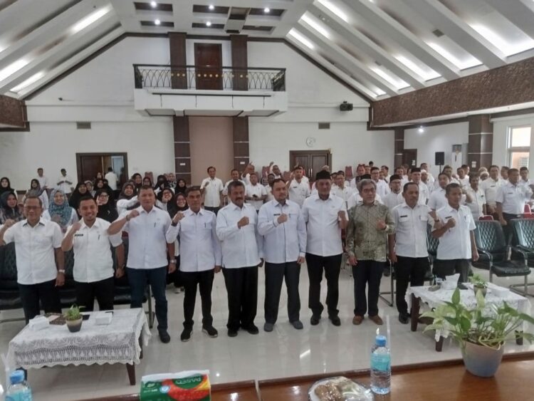 Kegiatan Sosialisasi Inovasi Daerah bertempat di aula Kantor Bupati Aceh Utara di Landing Kecamatan Lhoksukon, Rabu, 11 Desember 2024. Kegiatan itu diinisiasi oleh Badan Perencanaan Pembangunan Daerah (Bappeda) Aceh Utara, diikuti oleh seluruh pejabat SKPK, termasuk jajaran Puskesmas dan UPTD.
