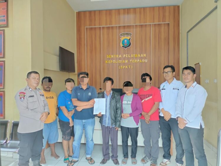 Mediasi tersebut melibatkan keluarga NM dan PS sebagai pelapor, serta keluarga SS, EM, HS, dan NS sebagai terlapor, dengan pendampingan dari Bhabinkamtibmas dan Raja Simarmata Kepala Desa Lumban Suhi-suhi Toruan.