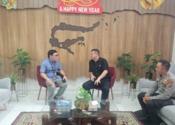 Kapolsek Sario, Iptu Recky Pongajouw, bersama tim dari Intelkam Polda Sulawesi Utara melakukan koordinasi langsung dengan pihak PLN untuk mencari solusi terkait pemadaman listrik yang terjadi di wilayah Sario dan sekitarnya, Kamis (12/12/2024).