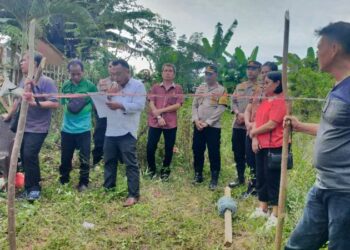 Polresta Manado melaksanakan pengamanan ketat dalam pelaksanaan eksekusi pengosongan oleh Pengadilan Negeri Manado di Pancuran Sembilan, Kelurahan Malalayang Satu, Kecamatan Malalayang, Kota Manado, pada Jumat (13/12/2024).