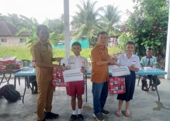 Pemerintah Nagori Muara Mulia Kecamatan Tanah Jawa Kabupaten Simalungun membagikan Bantuan Langsung Tunai Dana Desa (BLT DD) dan juga memberikan bantuan buat anak yatim/piatu.