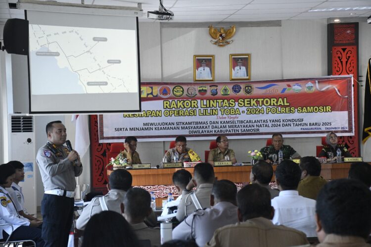 Polres Samosir menggelar Rapat Koordinasi Lintas Sektoral Kesiapan Operasi Lilin Toba 2024. Kegiatan ini berlangsung di Aula Pemkab Samosir, Senin (16/12/2024).