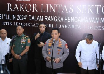 Kapolri Jenderal Polisi Drs. Listyo Sigit Prabowo memimpin rapat lintas sektoral persiapan pengamanan libur Natal dan tahun baru (Nataru). Dalam rapat tersebut hadir Menteri Perhubungan Dudy Purwagandhi, Panglima TNI Agus Subiyanto, Menteri Agama Nasaruddin Umar, Kakorlantas Polri Irjen Pol Aan Suhanan dan instansi terkait lainnya.