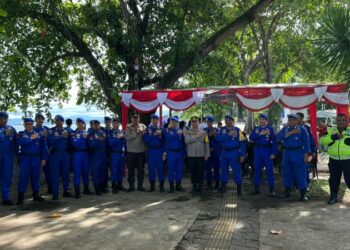 Polsek Malalayang melaksanakan pengamanan kegiatan International Conference on Sustainable Coral Reef yang berlangsung di Pantai MBW, Malalayang. Acara ini mengusung agenda sosialisasi dan rehabilitasi terumbu karang sebagai bentuk komitmen terhadap pelestarian lingkungan maritim, Minggu (16/12/2024).