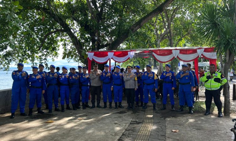 Polsek Malalayang melaksanakan pengamanan kegiatan International Conference on Sustainable Coral Reef yang berlangsung di Pantai MBW, Malalayang. Acara ini mengusung agenda sosialisasi dan rehabilitasi terumbu karang sebagai bentuk komitmen terhadap pelestarian lingkungan maritim, Minggu (16/12/2024).