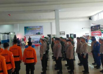 Polsek Pelabuhan Manado turut mengikuti Apel Kesiapan Posko Penyelenggaraan Angkutan Laut Natal 2024 dan Tahun Baru 2025 yang berlangsung di Terminal Ruang Tunggu Pelabuhan Manado. Apel tersebut diselenggarakan oleh KSOP (Kantor Kesyabandaran dan Otoritas Pelabuhan) Manado sebagai bagian dari persiapan pengamanan dan kelancaran arus mudik laut selama periode liburan akhir tahun, Selasa (17/12/2024).