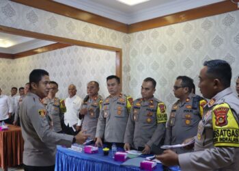 Kapolres Ogan Ilir AKBP Bagus Suryo Wibowo, S.I.K. memimpin Gelar Operasional (GO) pada Senin, 16 Desember 2024 di Mapolres Ogan Ilir. Kegiatan ini dihadiri oleh seluruh pejabat utama Polres, Kapolsek, serta personel jajaran.