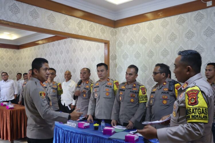 Kapolres Ogan Ilir AKBP Bagus Suryo Wibowo, S.I.K. memimpin Gelar Operasional (GO) pada Senin, 16 Desember 2024 di Mapolres Ogan Ilir. Kegiatan ini dihadiri oleh seluruh pejabat utama Polres, Kapolsek, serta personel jajaran.