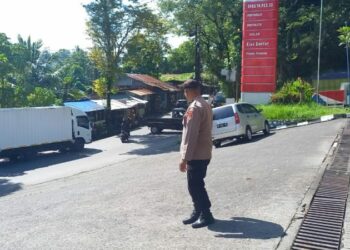 Personel Polresta Manado bersama Polsek jajaran melaksanakan giat kontrol di sejumlah SPBU yang berada di wilayah hukum Polresta Manado. Kegiatan ini bertujuan untuk memastikan ketersediaan bahan bakar minyak (BBM) tetap aman dan mencukupi kebutuhan masyarakat, Kamis (19/12/2024).