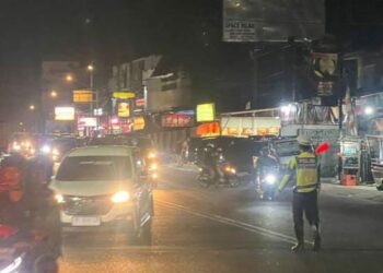 Satuan Lalu Lintas Polresta Manado melaksanakan program Silau Mata (Siaga Lampu Biru di Keramaian Kota) pada Selasa (tanggal, bulan)