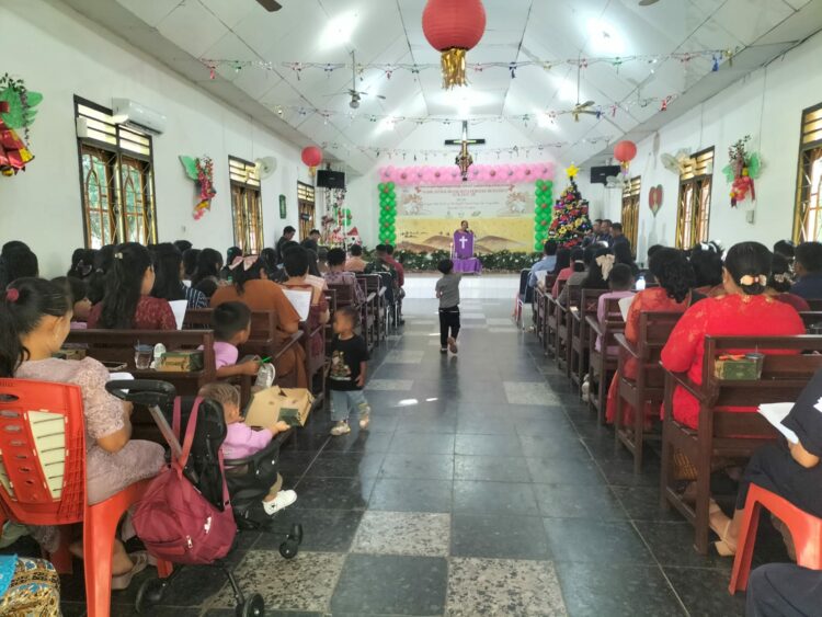 Gereja POUK Cinta Manis di Desa Ketiau, Kecamatan Lubuk Keliat, Kabupaten Ogan Ilir, menjadi tempat pelaksanaan Perayaan Natal bersama yang berlangsung dengan khidmat dan aman. Kegiatan ini dihadiri oleh karyawan Pabrik Gula Cinta Manis, jemaat Gereja Rantau Alai, dan mahasiswa STTIP Palembang.