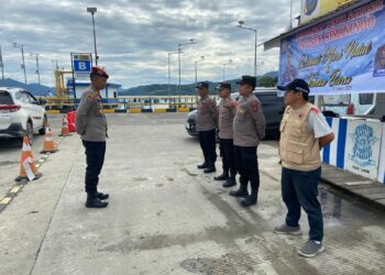 Polres Samosir bersama personel BKO Polda Sumut resmi memulai pelaksanaan Operasi Lilin Toba 2024 pada hari ini. Operasi ini digelar untuk menjamin keamanan dan kenyamanan masyarakat selama libur Natal 2024 dan Tahun Baru 2025.