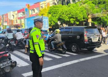 Satuan Lalu Lintas (Sat Lantas) Polresta Manado terus meningkatkan upaya pengaturan lalu lintas di sejumlah titik strategis di kota Manado.