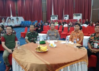 Kasat Binmas Polresta Manado, AKP Tommy Rimbing, menghadiri Ibadah Natal yang diselenggarakan oleh Laskar Merah Putih (LMP) Cabang Kota Manado pada Jumat, 20 Desember 2024. Kegiatan yang penuh makna ini berlangsung di Aula Serbaguna Pemerintah Kota Manado dari pukul 14.00 hingga 16.00 WITA.