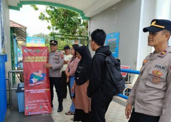 Polsek Ajibarang Polresta Banyumas melaksanakan kegiatan Sosialisasi Saber Pungli di tempat wisata pada libur Natal 2024 dan Tahun Baru 2025 di wilayah Kecamatan Ajibarang, Minggu (22/12/24).
