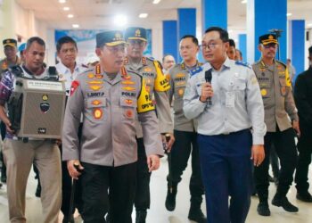 Kapolri Jenderal Polisi Drs. Listyo Sigit Prabowo melakukan pengecekan kesiapan menghadapi libur Natal dan tahun baru (Nataru) di Terminal Tirtonadi dan tempat wisata Solo Safari. Hal itu dilakukan guna memastikan pengamanan telah berjalan dan dapat memberikan rasa aman serta nyaman kepada masyarakat yang berlibur.