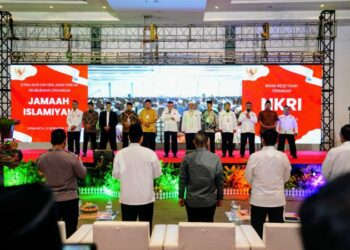 Kapolri Jenderal Polisi Drs. Listyo Sigit Prabowo menghadiri deklarasi pembubaran
Jamaah Islamiyah (JI) dan ikrar setia kepada pancasila dari para mantan anggota Jamaah Islamiyah. Jenderal Sigit pun berterima kasih pada BNPT dan Densus 88 Antiteror yang dinilai telah bekerja keras merangkul mantan-mantan anggota Jl.