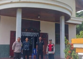 Polsek Wori, di bawah Polresta Manado, melaksanakan kegiatan program unggulan “Pos Paja Somat” (Polisi Pantau Gereja dan Sholat Jumat) pada Minggu, 22 Desember 2024. Kegiatan ini berlangsung di Desa Wori, Kecamatan Wori, Kabupaten Minahasa Utara, dari pukul 10.00 hingga 11.00 WITA.