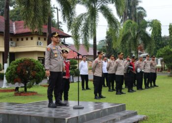 Kapolres Ogan Ilir AKBP Bagus Suryo Wibowo, S.I.K., memberikan arahan tegas kepada seluruh jajarannya terkait pentingnya menjaga profesionalisme dan integritas sebagai anggota Polri. Dalam apel pagi di Mapolres Ogan Ilir, Kapolres mengingatkan bahwa setiap personil Polri memiliki tanggung jawab besar sebagai pelindung, pengayom, dan pelayan masyarakat.