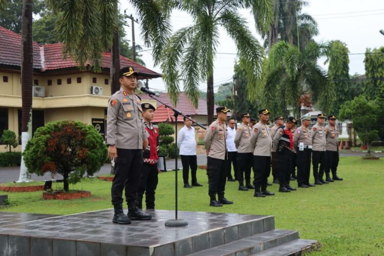 Kapolres Ogan Ilir AKBP Bagus Suryo Wibowo, S.I.K., memberikan arahan tegas kepada seluruh jajarannya terkait pentingnya menjaga profesionalisme dan integritas sebagai anggota Polri. Dalam apel pagi di Mapolres Ogan Ilir, Kapolres mengingatkan bahwa setiap personil Polri memiliki tanggung jawab besar sebagai pelindung, pengayom, dan pelayan masyarakat.