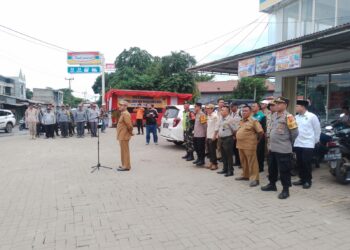 Andri Selaku Camat Jonggol Memimpin Apel Pengamanan Nataru Yang dihadiri Para Tokoh Pemuda,Tokoh Masyarakat,Kapolsek,Danramil,Kasi PP,Kepala Puskesmas, Para Kepala Desa (Foto. Dok.RH/Mitrapolri.24/12/24)