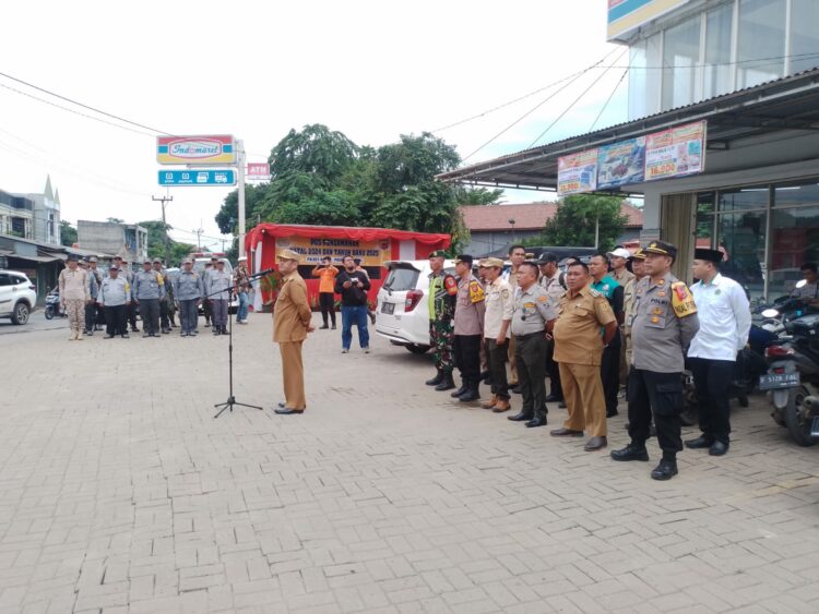 Andri Selaku Camat Jonggol Memimpin Apel Pengamanan Nataru Yang dihadiri Para Tokoh Pemuda,Tokoh Masyarakat,Kapolsek,Danramil,Kasi PP,Kepala Puskesmas, Para Kepala Desa (Foto. Dok.RH/Mitrapolri.24/12/24)
