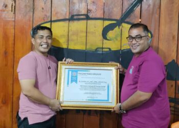 Kepala Dinas Pekerjaan Umum dan Penataan Ruang (PUPR) Aceh Barat, Kurdi, terpilih sebagai kandidat terbaik urutan ke-tiga penerima nominasi nasional Anugerah Aparatur Sipil Negara (AASN) 2023 dari Menteri Pendayagunaan Aparatur Negara dan Reformasi Birokrasi (PANRB).