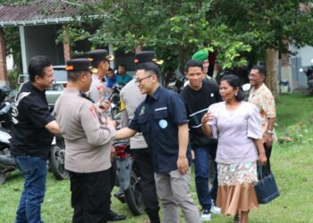 Kapolres Ogan Ilir AKBP Bagus Suryo Wibowo, S.I.K., bersama Pejabat Utama (PJU) Polres Ogan Ilir, melakukan pengecekan langsung terhadap pelaksanaan rangkaian ibadah Malam Natal di Kapel Hati Kudus Yesus (Santo Agustinus) yang berlokasi di depan SPBU Romi Herton, Desa Tanjung Pering, Kecamatan Indralaya Utara.