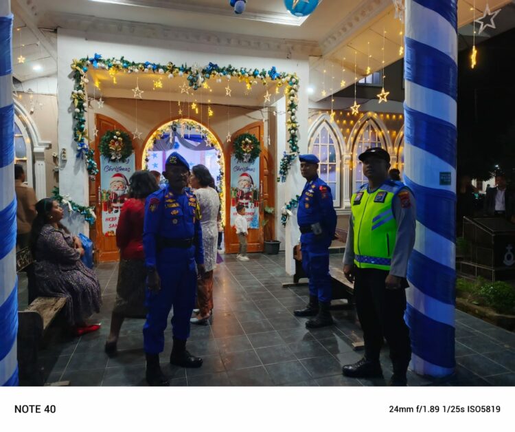 Polres Samosir bersama jajaran Polsek dan personel BKO Polda Sumut sukses melaksanakan pengamanan dan pelayanan dalam rangka ibadah Natal 2024 di wilayah hukum Polres Samosir. Pelaksanaan pengamanan yang berlangsung selama dua hari, mulai 24 hingga 25 Desember 2024, berjalan aman dan khidmat.