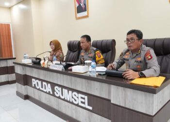Irwasda Polda Sumsel Kombes Feri Handoko memimpin rapat bersama stake holder terkait pada Selasa (24/12/2024) di mapolda Sumsel.